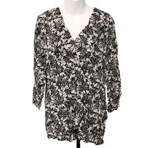 2/$20 Brand new Joe Fresh black & white floral pattern top blouse